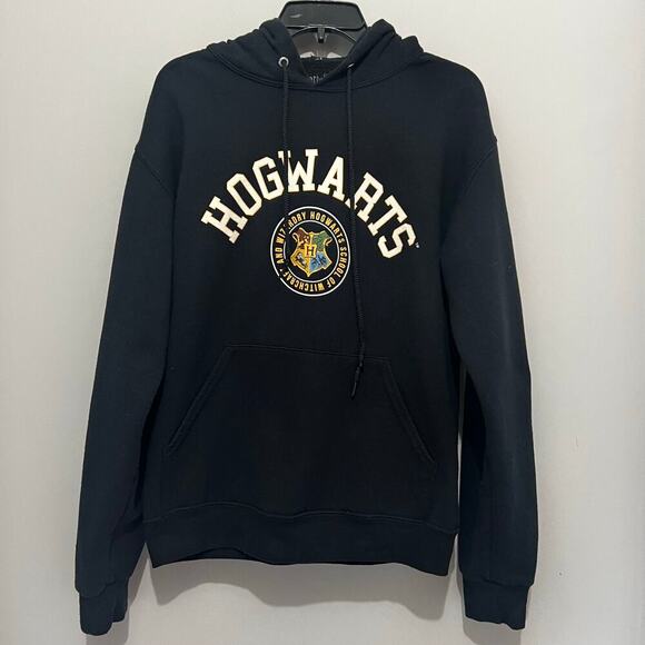 Wizarding World Harry Potter Men's Black Hogwarts Varsity Pullover Hoodie SM - Picture 2 of 9